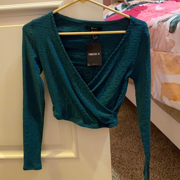 Forever 21 long sleeve crop top - Picture 1 of 2